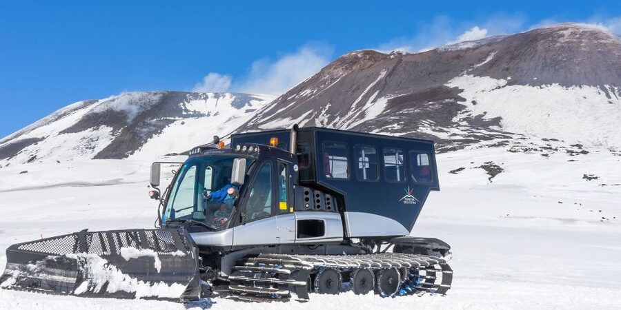 Mount Etna: Roundtrip Cable Car and 4x4 Bus Ticket - Reaching Etna from Rifugio Sapienza