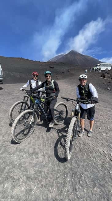 Mount Etna Summit E-Bike - The guide and group atmosphere
