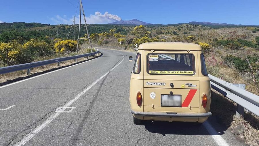 Mount Etna: trek with vintage car, tasting sicilian produtcs - The 40-minute walk to the Sartorius craters