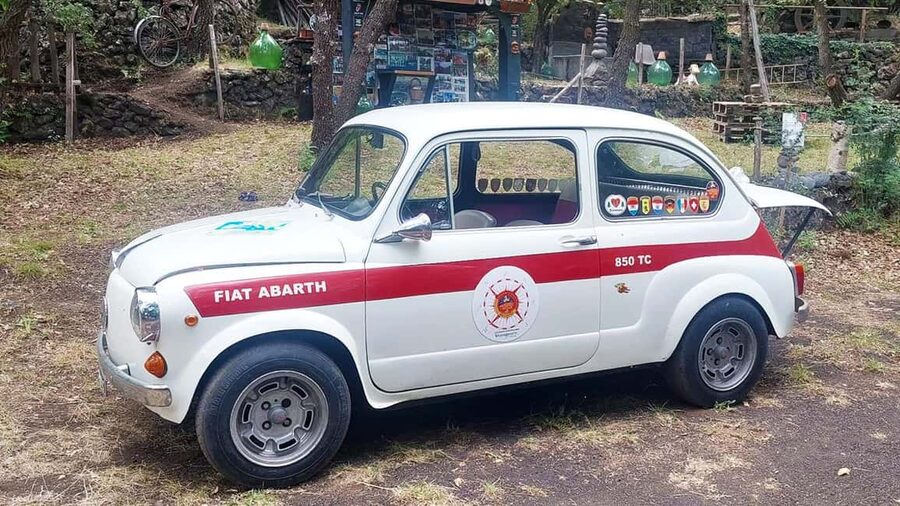 Mount Etna: trek with vintage car, tasting sicilian produtcs - A Sicilian tasting with Etna red wine