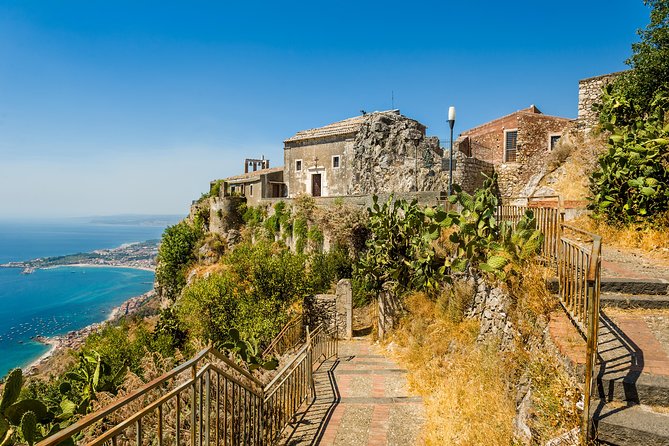Mt. Etna and Taormina - Private versus shared service changes the value