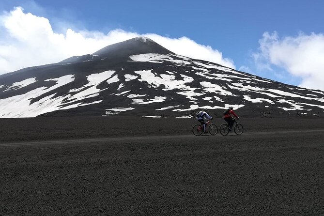 Mt. Etna Cycling to the Top small group - Guides who add more than route directions