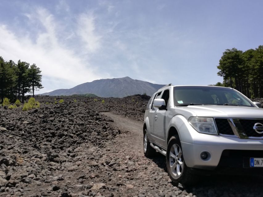 Mt. Etna: Private Tour in 4x4 from Taormina - Looking into the Valley of Bove