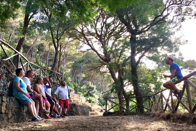 Naturalistic excursion to Ustica - Vittorio’s style: stories, irony, and small quizzes