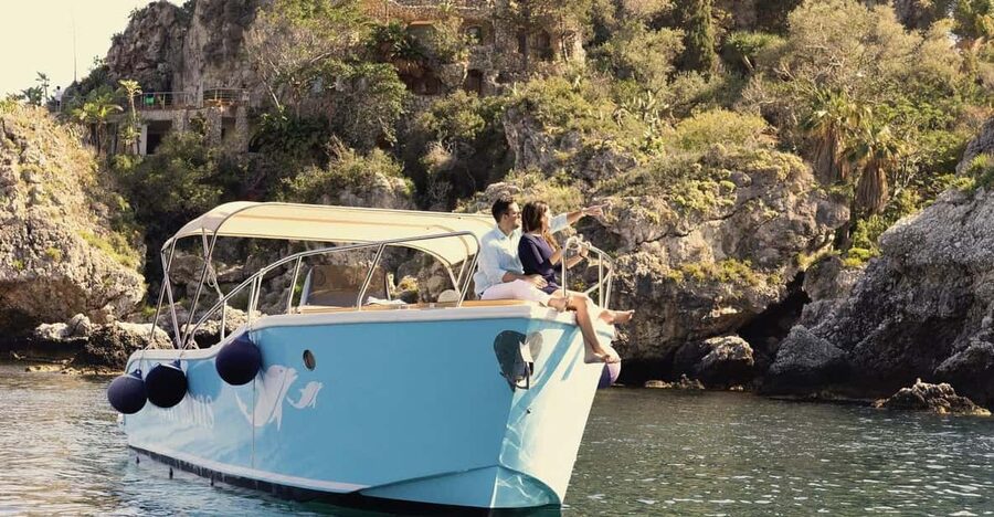 Naxos: Cruise on Isola Bella with swimming, fruit & prosecco - The Bay of Giardini Naxos and the Greek coast