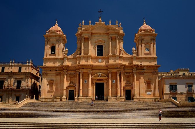 Noto Private Tour from Syracuse with sicilian "Arancino" - Leaving Syracuse Through the Noto Valley