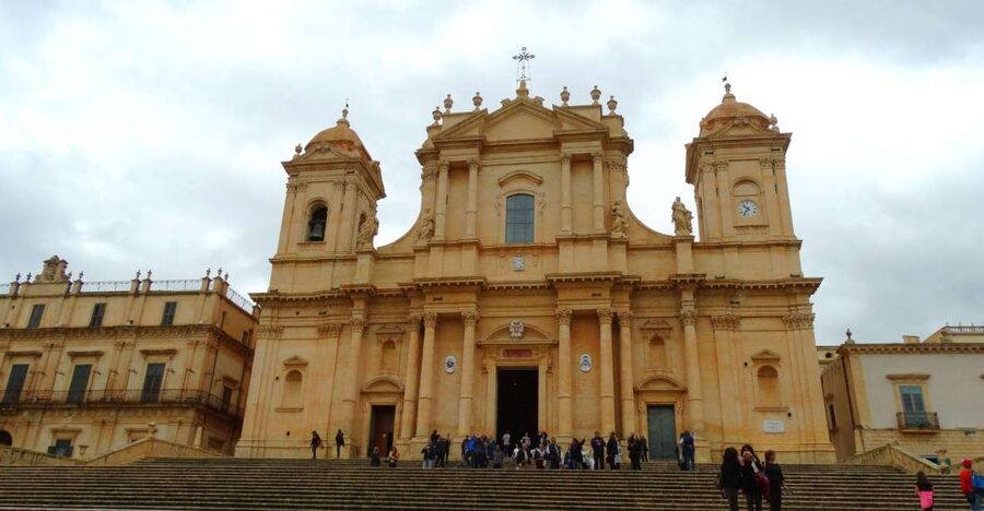 Noto: Sicilian Baroque Architecture Guided Walking Tour - Santa Chiara and the art of the church interior