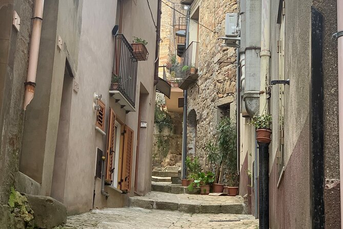 One day to Cefalù and Geraci Siculo from Palermo, private tour - The main value of a private vehicle