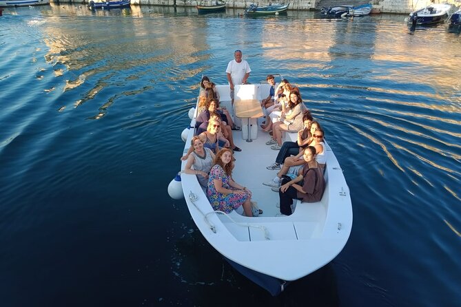 Ortigia Island and Sea Caves Boat Tour with Prosecco - Who should book this boat tour?