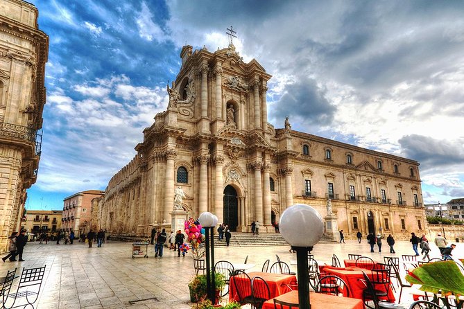 Ortigia: Syracuse's Ancient Town Center Private Walking Tour - Piazza Archimede and the Diana Fountain
