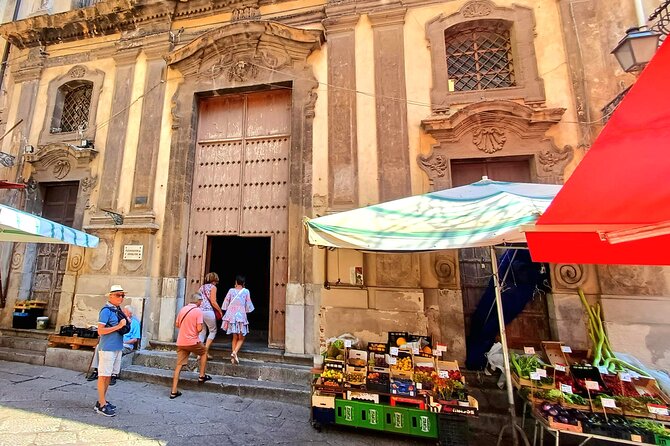Palermo, a tour of unique monuments and colorful markets - Quattro Canti, the symbolic crossroads