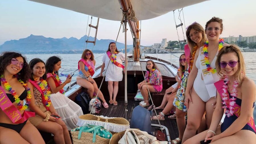 Palermo: boat tour among caves and breathtaking landscapes - Arco Azzurro is made for photos