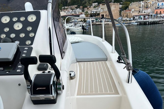 Palermo: Boat tour luxury - What food, drinks, and onboard service add