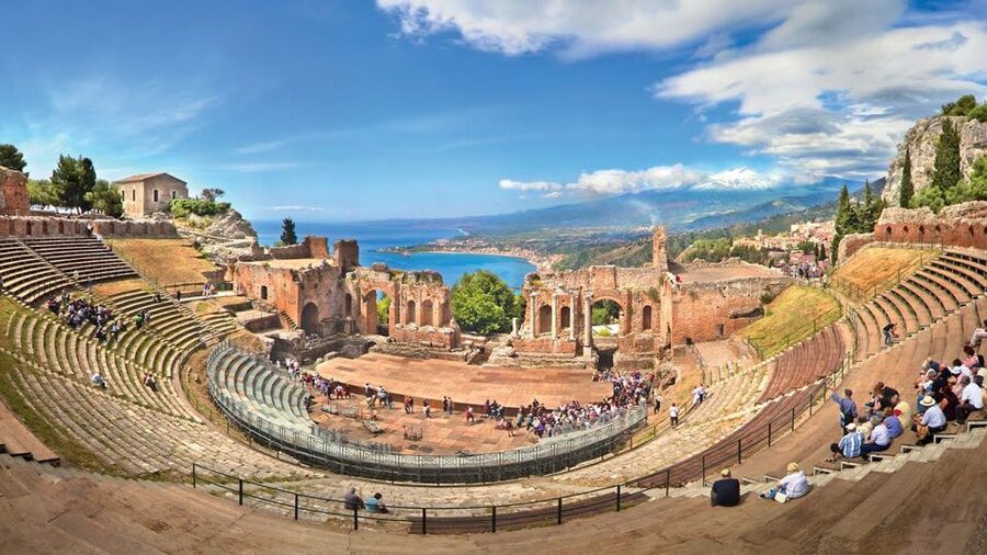 Palermo/Cefalù: Mount Etna and Taormina Day Trip - Three hours in pedestrian Taormina