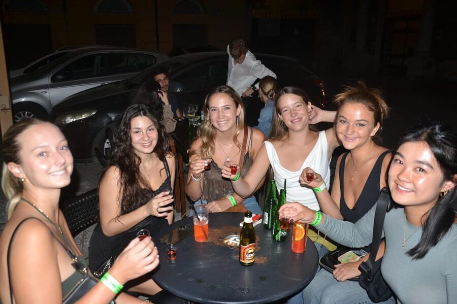 Palermo: Guided Bar Crawl with Shots and Discounts on Drinks - Guides, organization, and feeling looked after