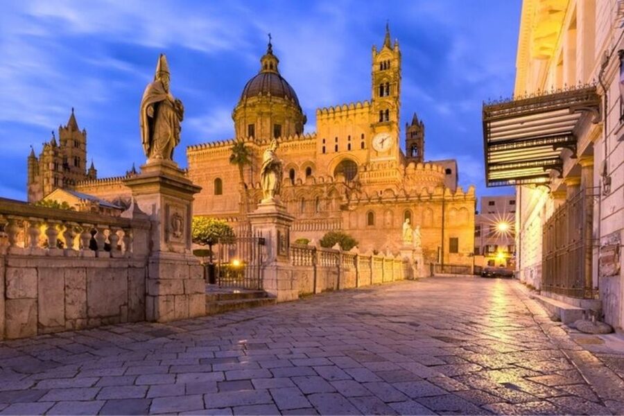 Palermo : Historic Markets & monuments Walking Tour - Quattro Canti and the shape of old Palermo