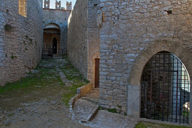 Palermo: Medieval castles of Caccamo & Cefalù. Small Group Tour - Two very different Sicilian stops in one day