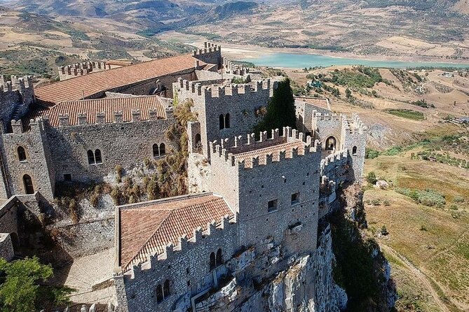 Palermo: Medieval castles of Caccamo & Cefalù. Small Group Tour - What the guides add to the day