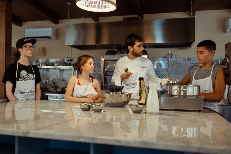Palermo: Pizza and Gelato Cooking Class with Dinner and Wine - Why Palermo-style sfincione makes this class different