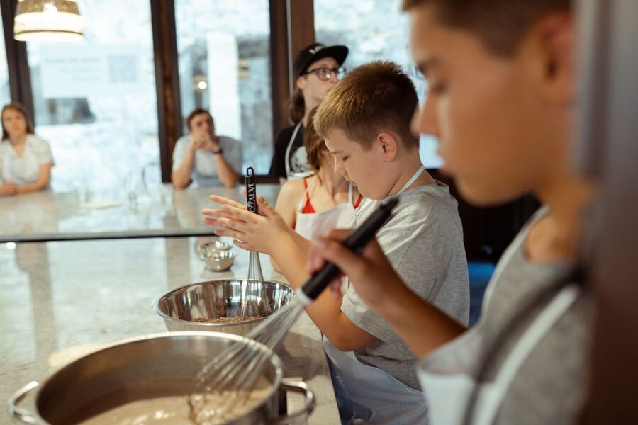 Palermo: Pizza and Gelato Cooking Class with Dinner and Wine - Small details that make the experience more useful