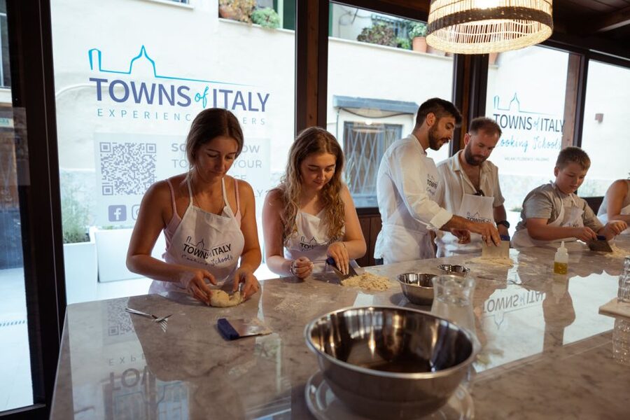 Palermo: Pizza and Gelato Cooking Class with Dinner and Wine - A three-hour class that works as dinner