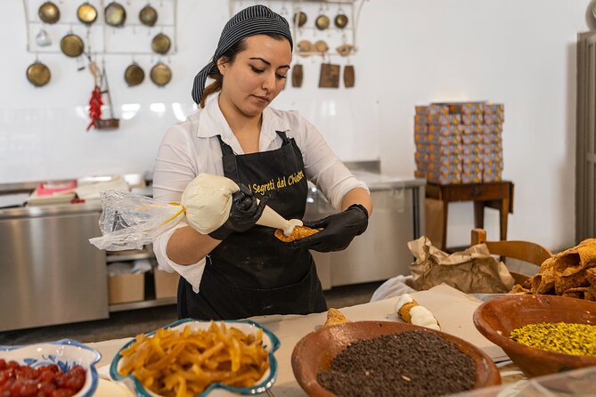 Palermo Street Food & Market Tour by Eating Europe - Fontana Pretoria and the city’s grand center
