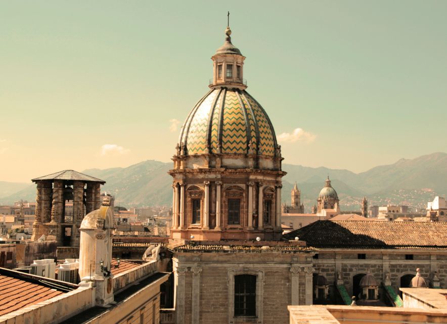 Palermo: three-hour private city tour - Fontana Pretoria and its unusual journey