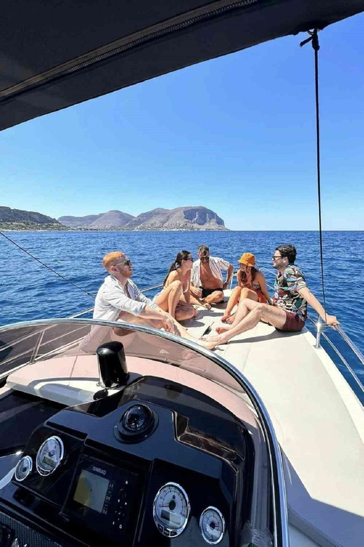Palermo : Tour condiviso in barca con Aperitivo e Snorkeling - Music, photos, and the crew