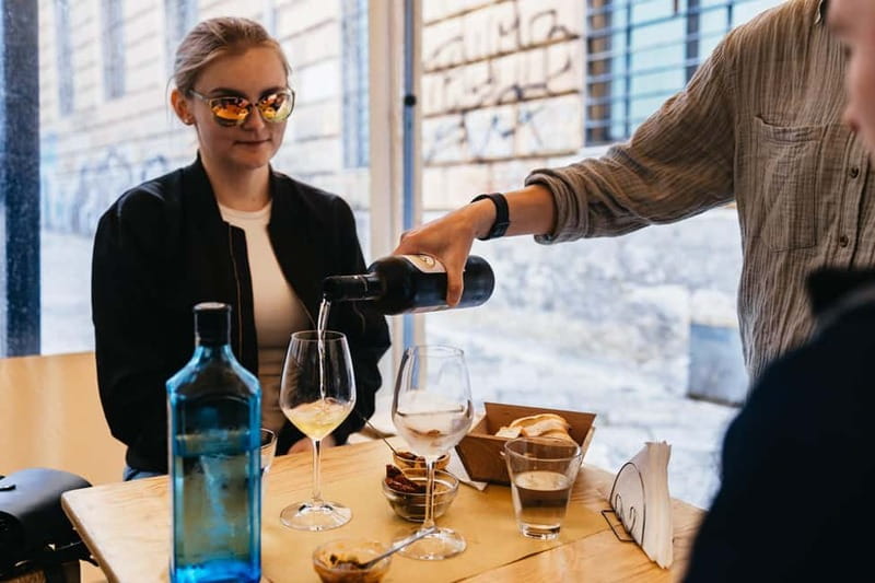 Palermo: Wine Tasting with Snacks at Bottega Monteleone - How much food do you receive?