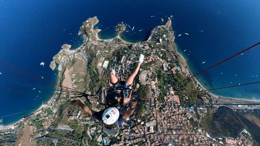 Paragliding Tandem Taormina + Video/Foto e GoPro + Acrobazia - What the $130.28 price really includes