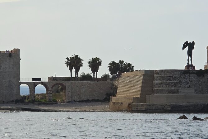 Private boat tour of the island of Ortigia and the sea caves - A private boat changes the feel