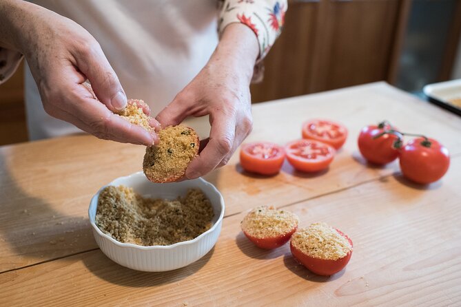 Private cooking class with lunch or dinner in Taormina - Sitting down for lunch or dinner