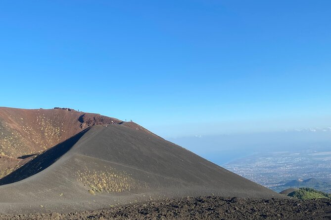 Private excursion on the volcano Etna - Reading the 2001 lava flows and older vents