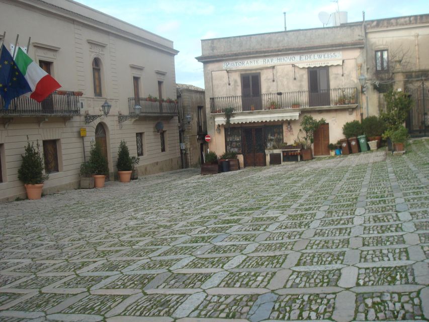 Private Monreale Cathedral and Cloister, Ceramic Lab tour - Meeting your driver at Teatro Massimo
