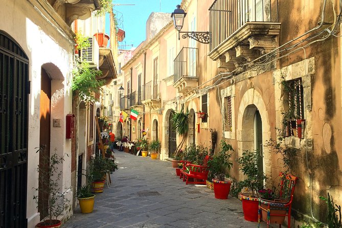 Private Syracuse Tour & light lunch in food market - What the guides add to the experience
