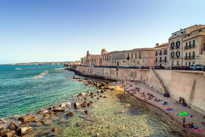 Private Syracuse Tour & light lunch in food market - A walking tour shaped by your own group