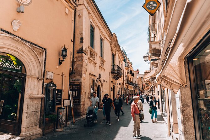 Private Taormina White Lotus luxury experience - The Four Fountains and Taormina Cathedral