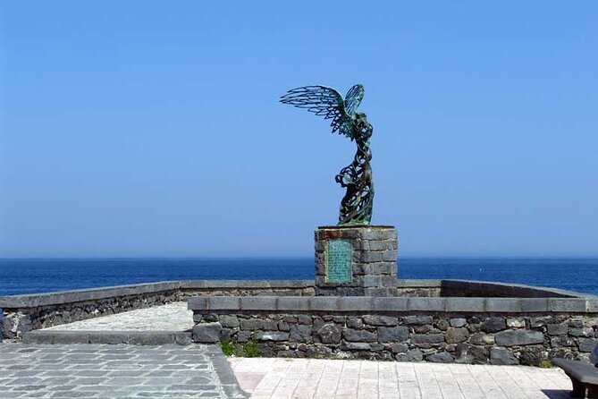 Private Tour from Catania to Etna Naxos and Taormina - Guides, communication, and the one warning to note