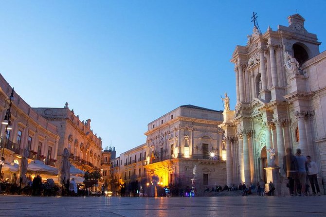 Private tour Syracuse -Archaeological Park and Ortigia with lunch - The Ear of Dionysius and a little local theater