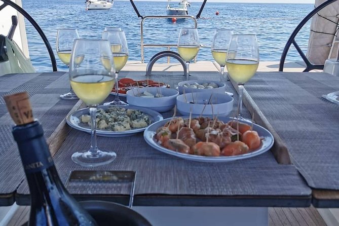 Ragusa coast: Private Sailing tour - Sailing toward Punta Secca and Fornace Penna