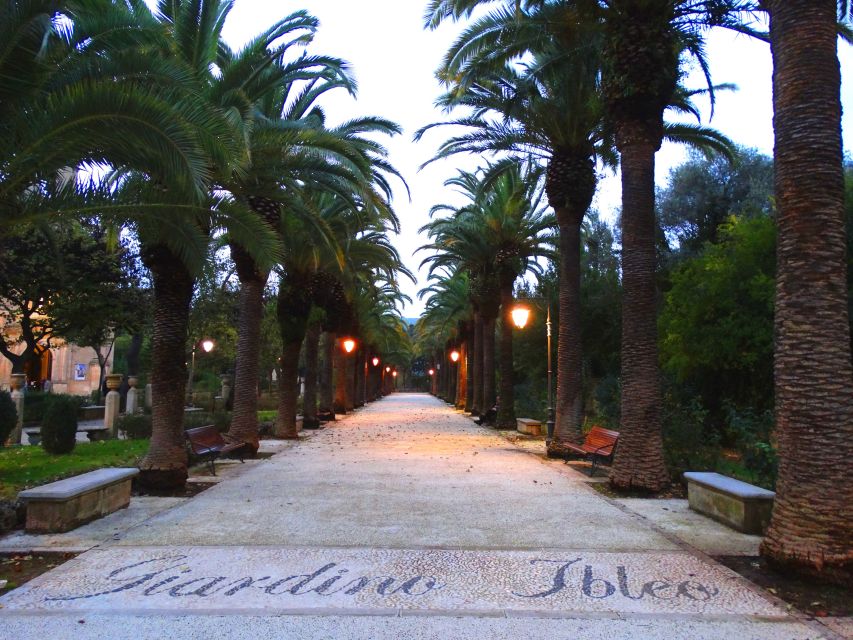 Ragusa Ibla: Walking Tour with Local Guide - Baroque Lanes, Ceramic Shops, and Palace Balconies