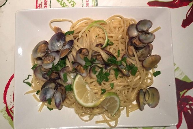 Romantic dinner on a boat - Catania - Who will enjoy this most?