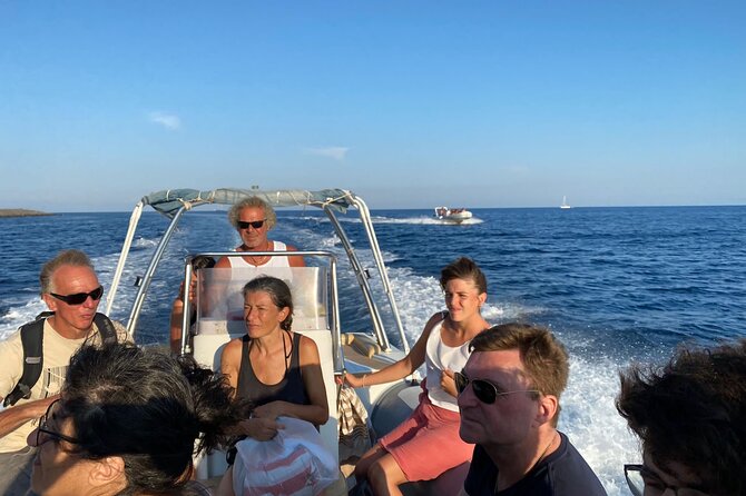 Sciara del Fuoco from the sea with an aperitivo to Ginostra, boat tour - A small boat makes the viewing easier