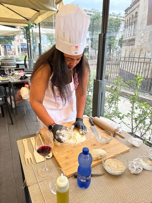 Scuola di Cucina tipica Siciliana con Pranzo Incluso - Finishing with the Sicilian cannolo