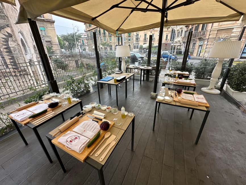 Scuola di Cucina tipica Siciliana con Pranzo Incluso - Getting dressed for the kitchen