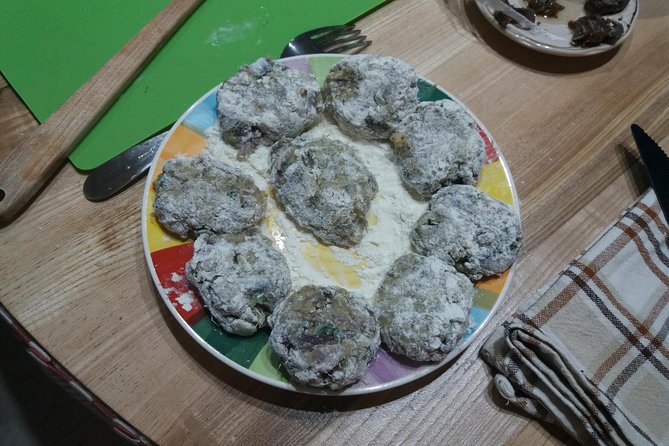 Sicilian Cooking Class : From Black to White - A Small Group Changes the Lesson