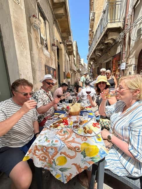 Sicilian food and wine tour in Siracusa - Starting at Viale Montedoro and crossing the Umbertino Bridge