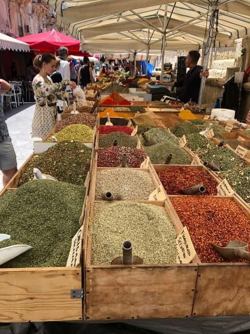 Sicilian food and wine tour in Siracusa - Street food and two Sicilian wines