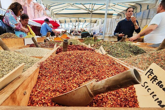Sicilian Food tour and wine tasting in Ortigia in Syracuse - Starting at Ortigia Market with Sicilian street food