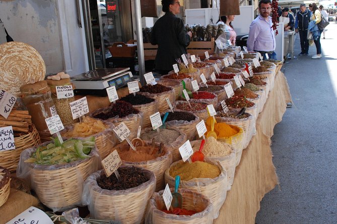 Sicilian Food tour and wine tasting in Ortigia in Syracuse - Three or four food stops, with wine along the way